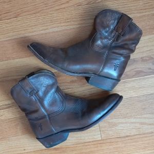 Frye Billie short leather ankle bootie 8.5 cowboy